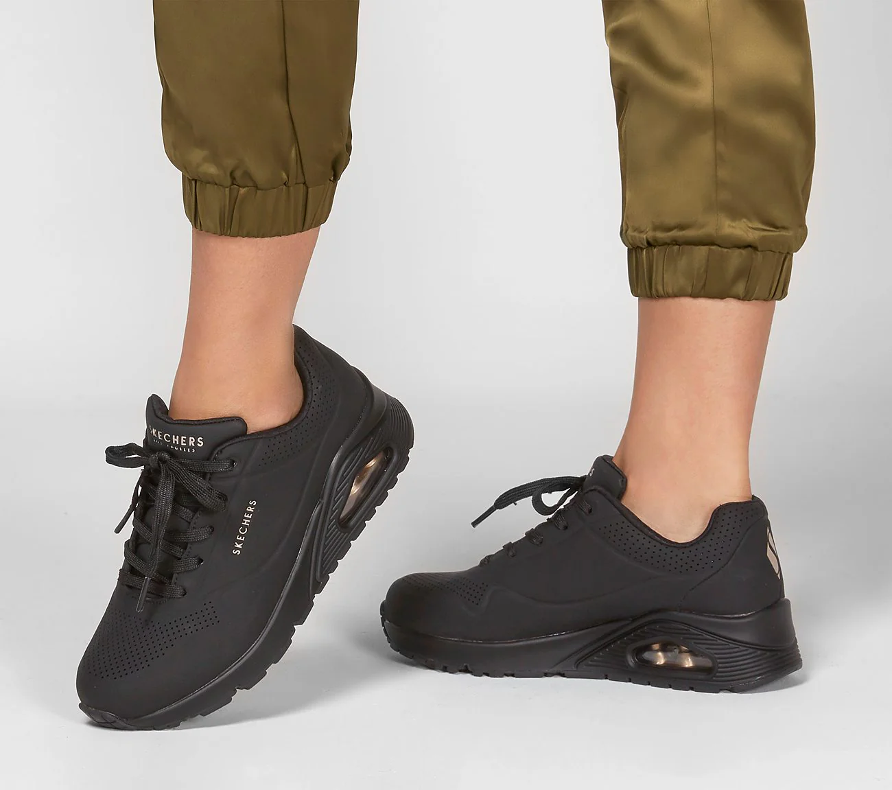 73690 - UNO STAND ON AIR – Image 8